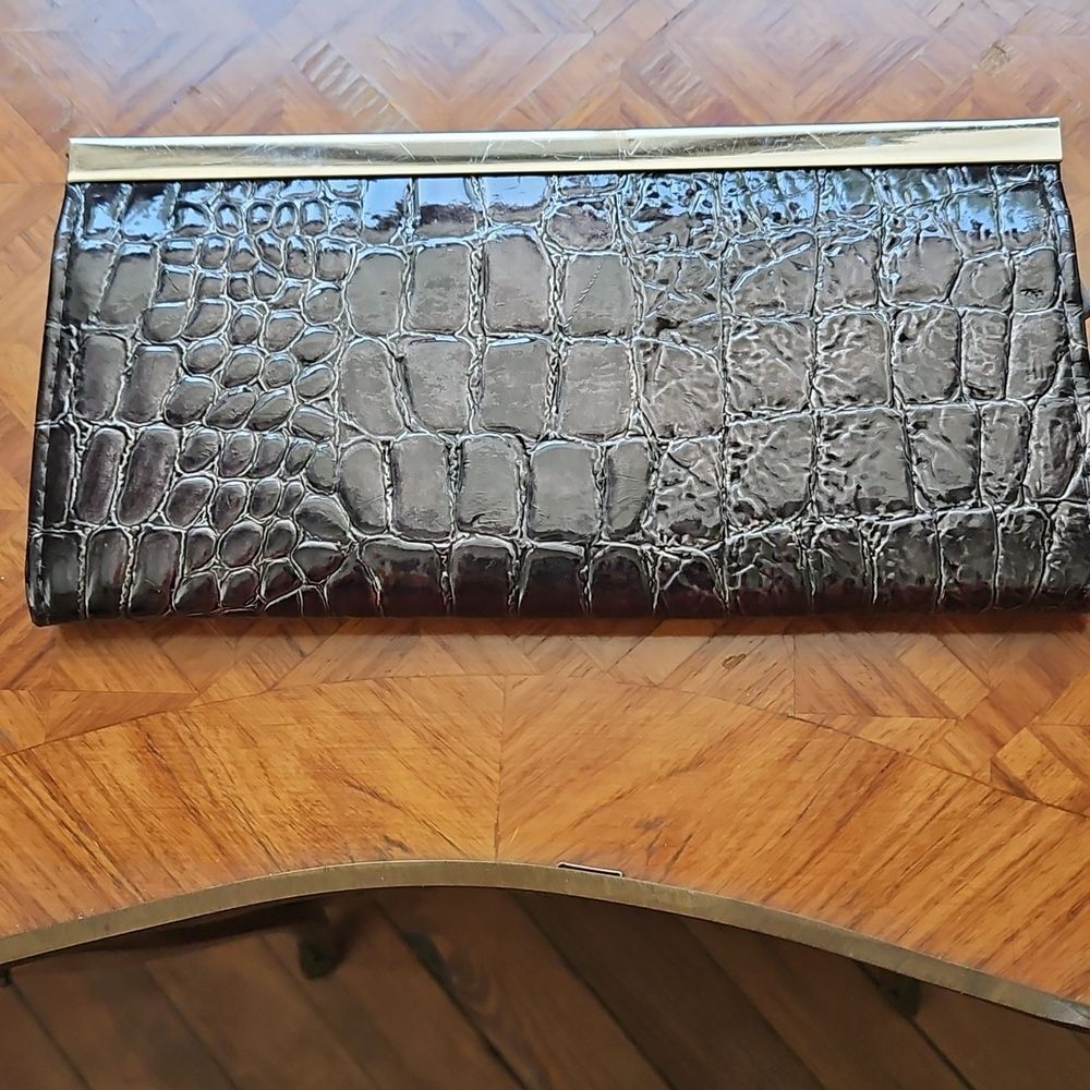 Crocodile-Embossed Wallet - Picture 2 of 5